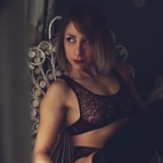 Порнозвезда: Julie Holly